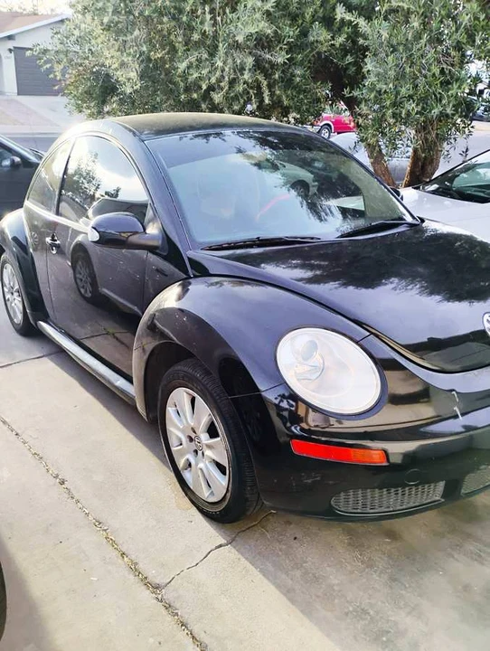 2008 Volkswagen New Beetle - Image 2 of 5