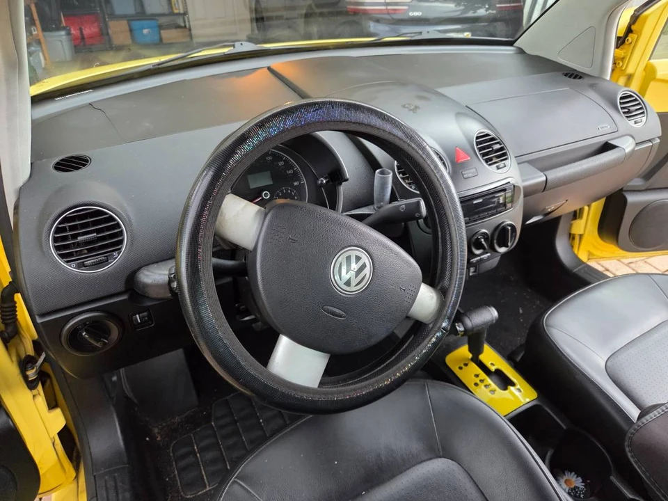 2008 Volkswagen New Beetle - Image 9 of 11