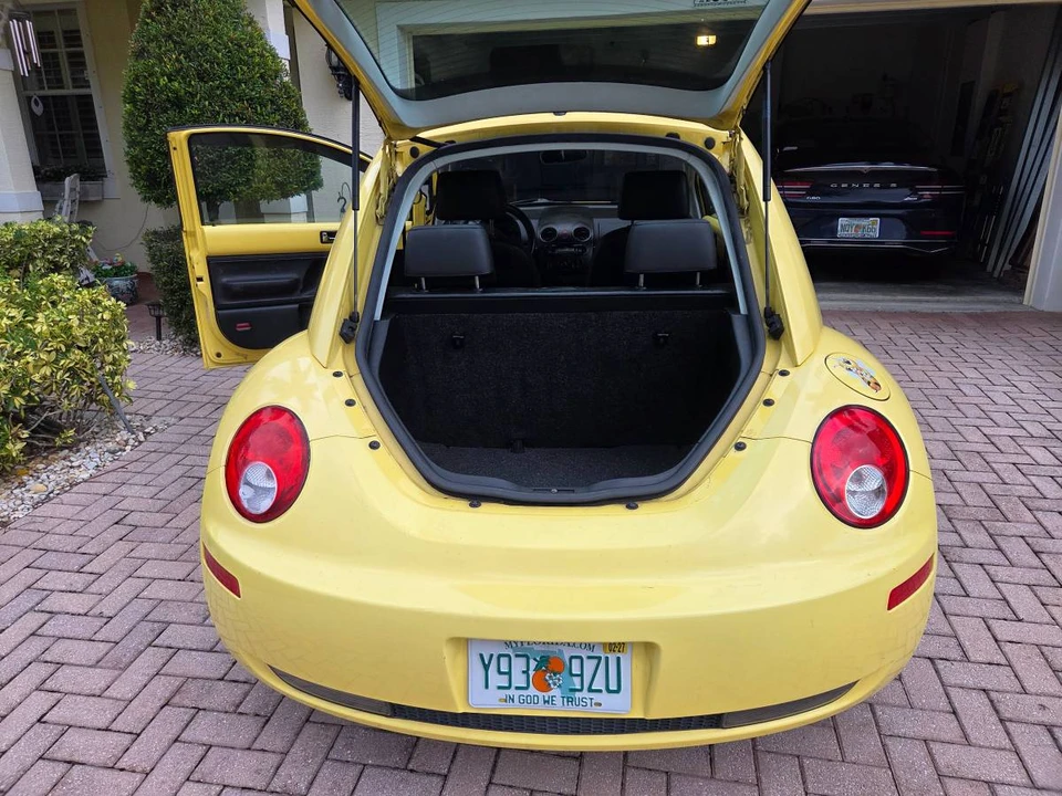 2008 Volkswagen New Beetle - Image 5 of 11