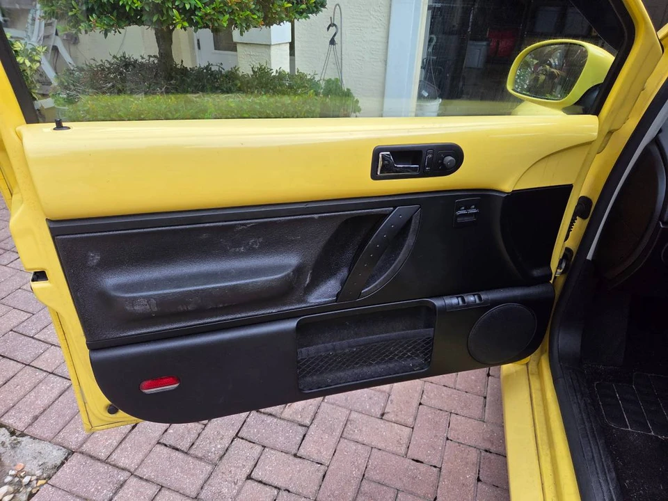 2008 Volkswagen New Beetle - Image 6 of 11