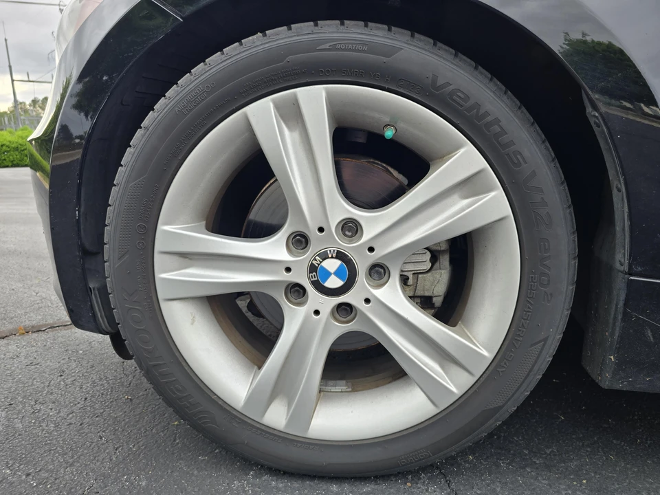 2009 BMW E82 135i & 135is - Image 26 of 30