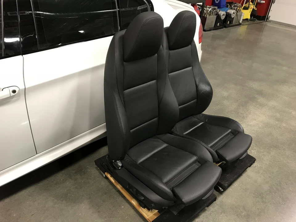 2009 Parts & Memorabilia Seats & Interior - Image 3 of 4