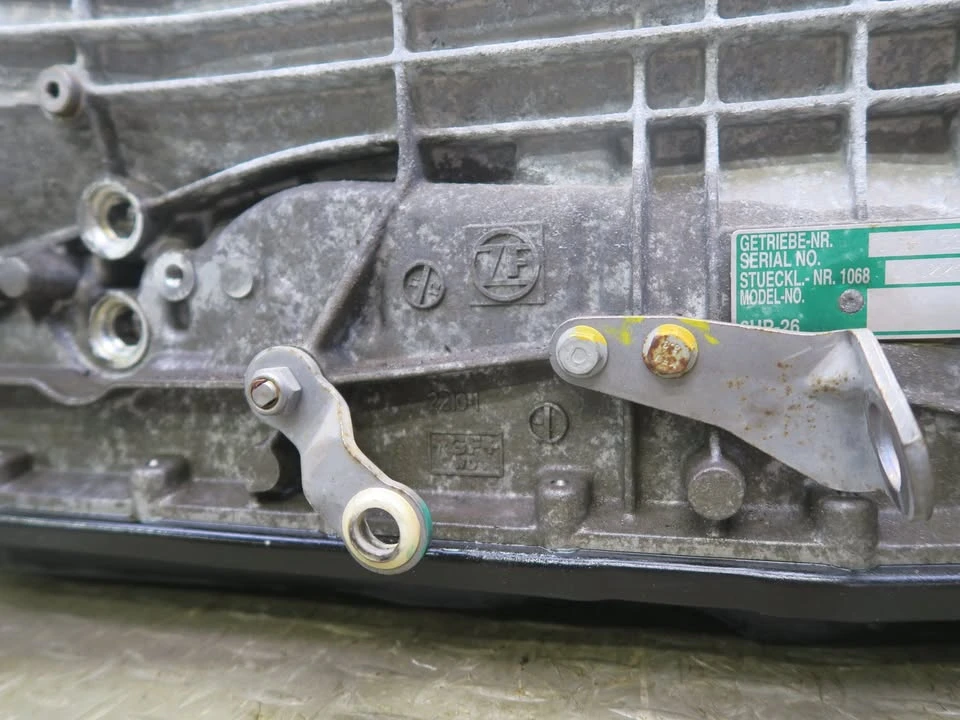 2009 Parts & Memorabilia Gearboxes - Image 5 of 10