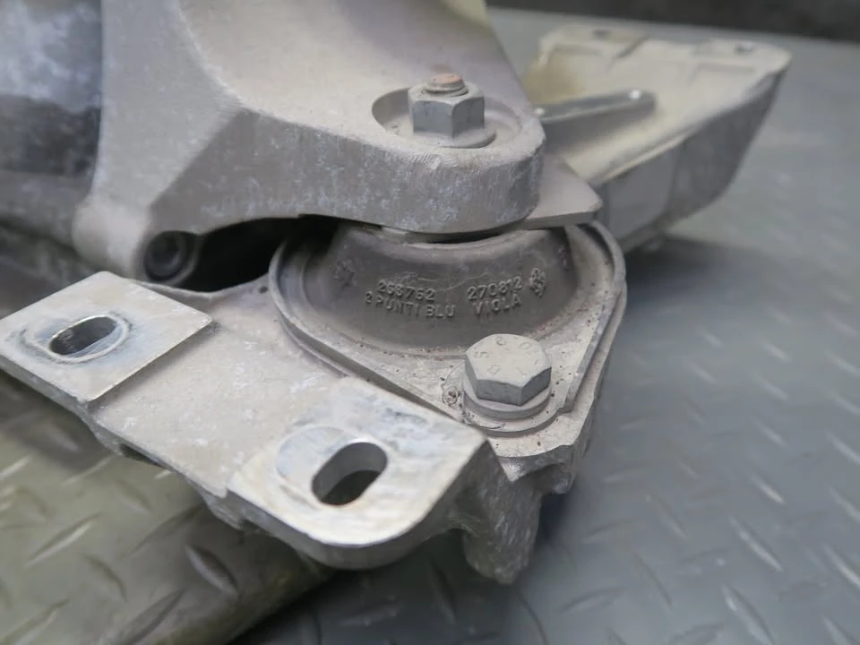 2009 Parts & Memorabilia Gearboxes - Image 8 of 10