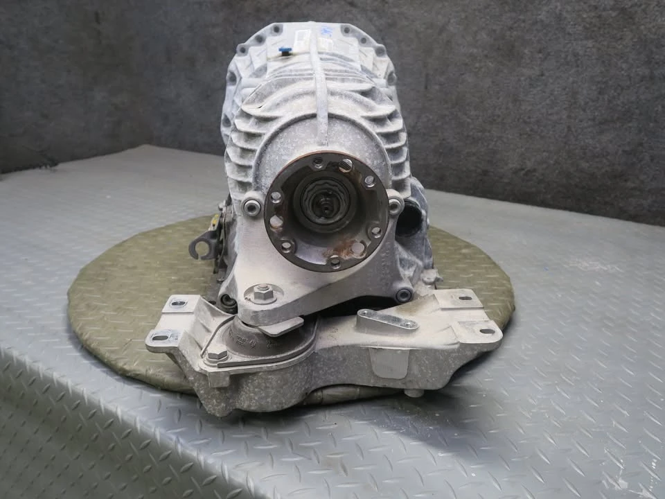 2009 Parts & Memorabilia Gearboxes - Image 9 of 10