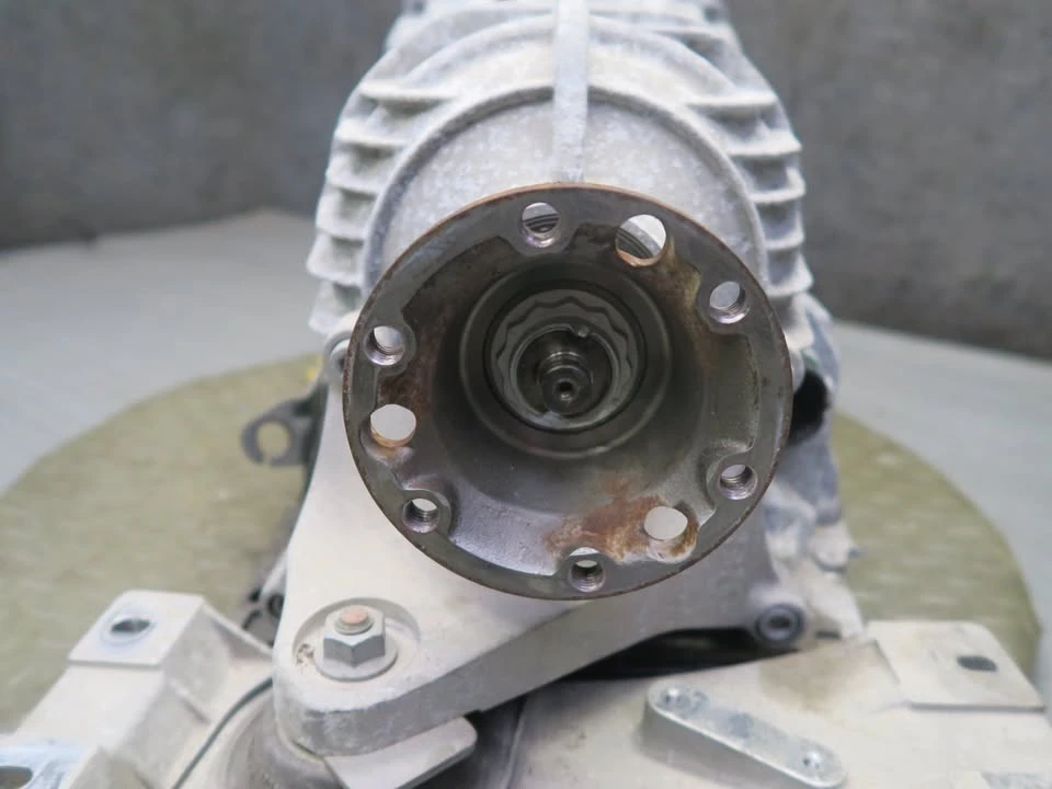 2009 Parts & Memorabilia Gearboxes - Image 10 of 10