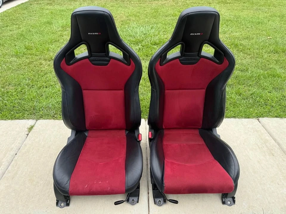 2009 Parts & Memorabilia Seats & Interior - Image 3 of 10