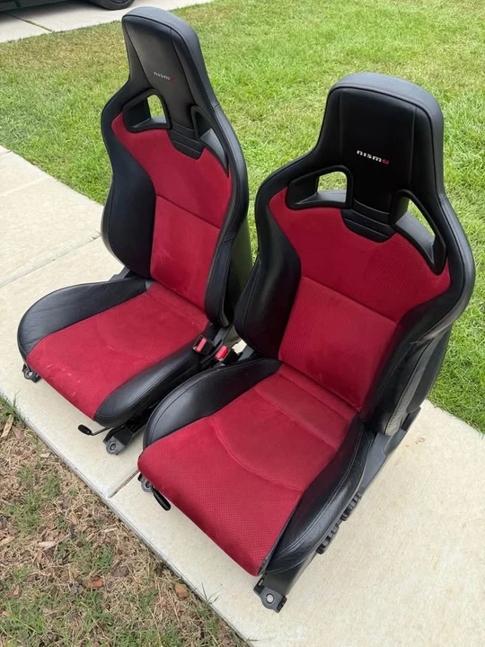 2009 Parts & Memorabilia Seats & Interior - Image 4 of 10
