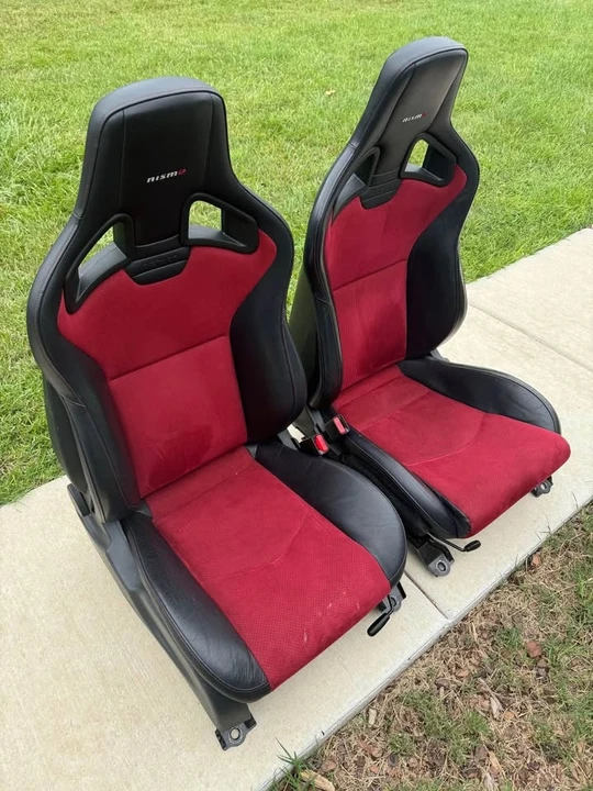 2009 Parts & Memorabilia Seats & Interior - Image 2 of 10