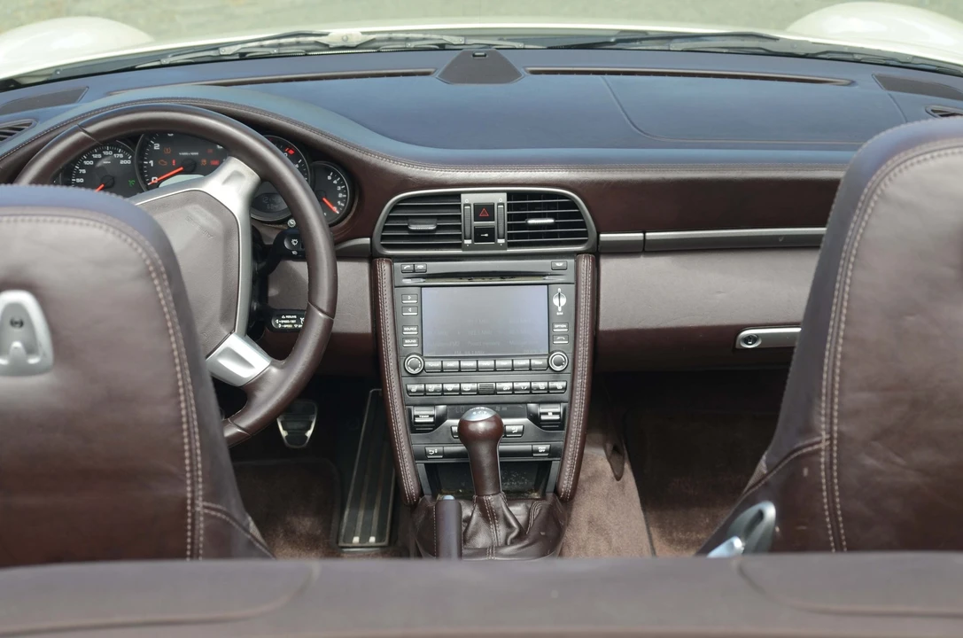 2009 Porsche 997 Carrera 4 - Image 4 of 9