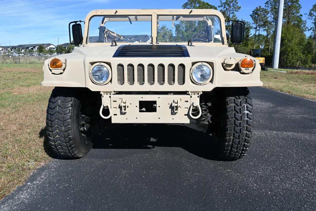 2009 Hummer HMMWV - Image 2 of 31