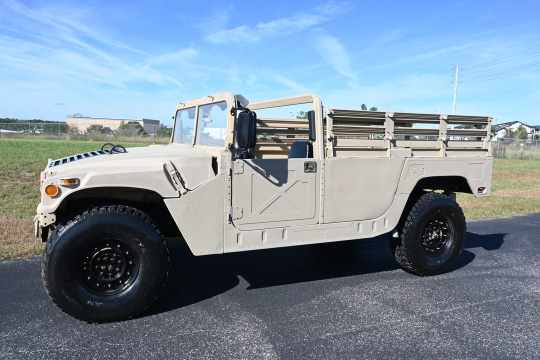 2009 Hummer HMMWV - Image 11 of 31