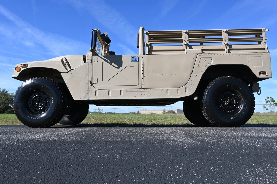 2009 Hummer HMMWV - Image 13 of 31