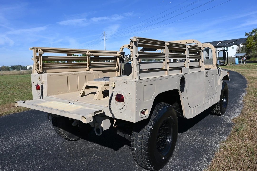 2009 Hummer HMMWV - Image 24 of 31