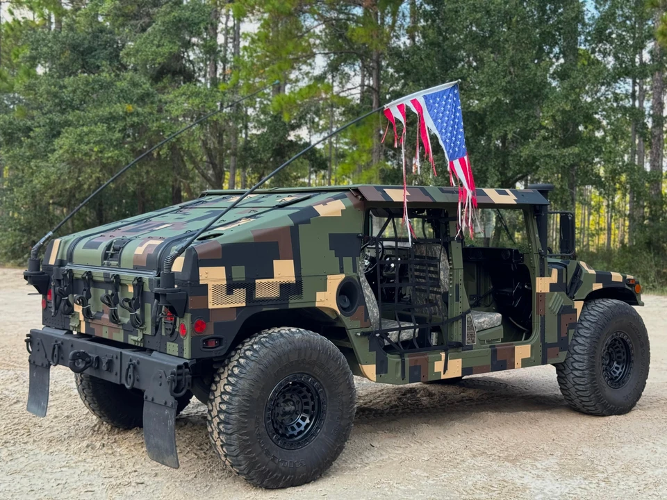 2009 AM General Hummer - Image 14 of 31