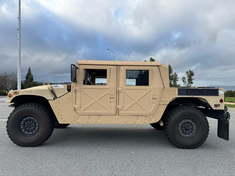 2009 AM General Hummer - Image 9 of 31