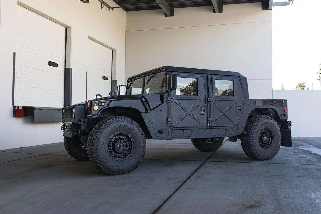 2009 Hummer HMMWV - Image 2 of 31