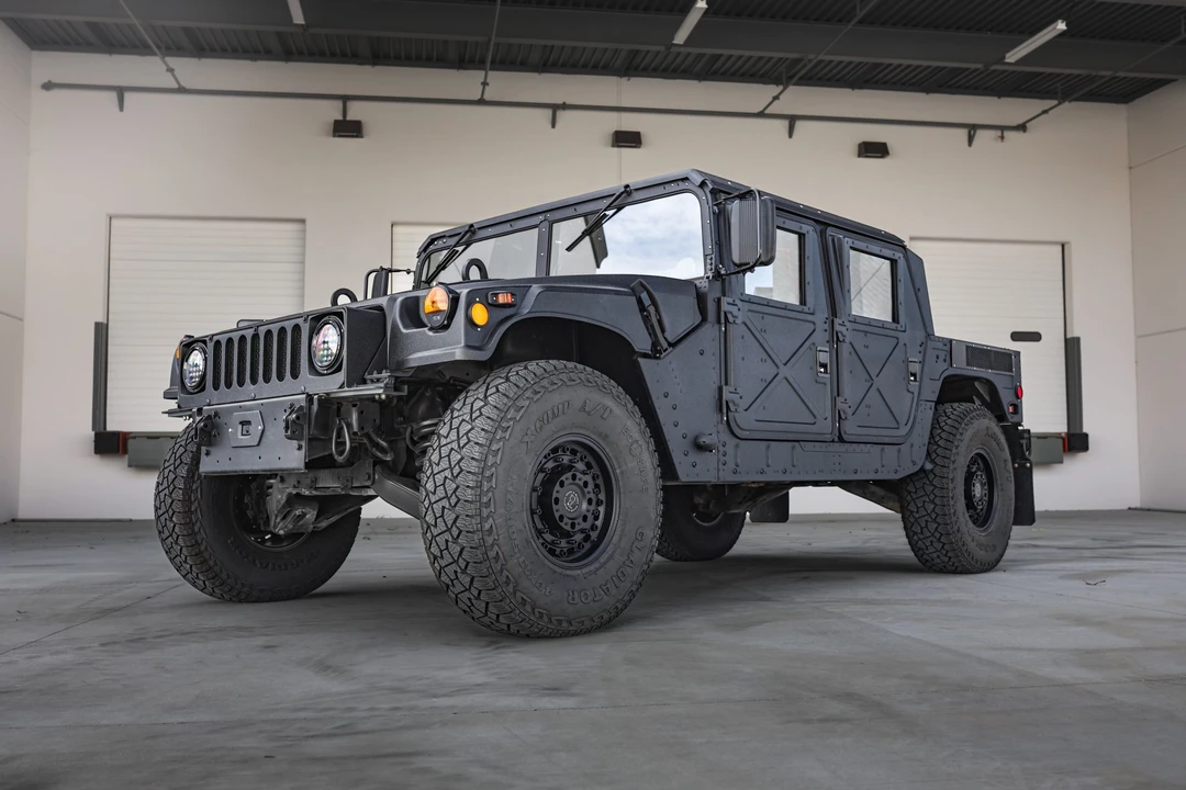 2009 Hummer HMMWV - Image 3 of 31