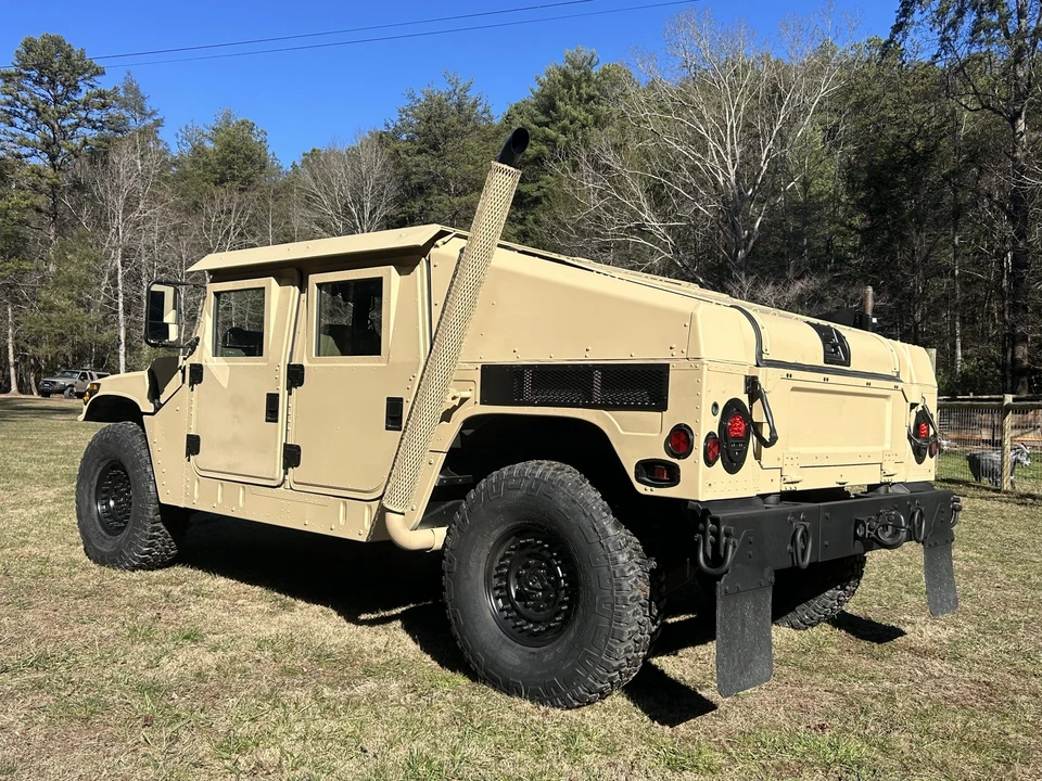 2009 Hummer HMMWV - Image 10 of 31