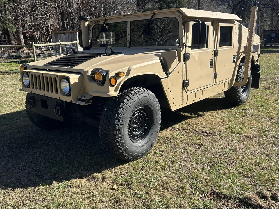 2009 Hummer HMMWV - Image 2 of 31