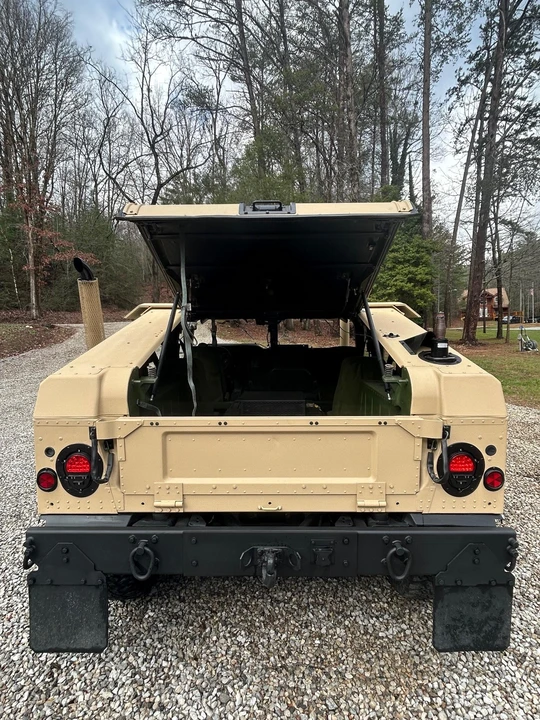 2009 Hummer HMMWV - Image 16 of 31