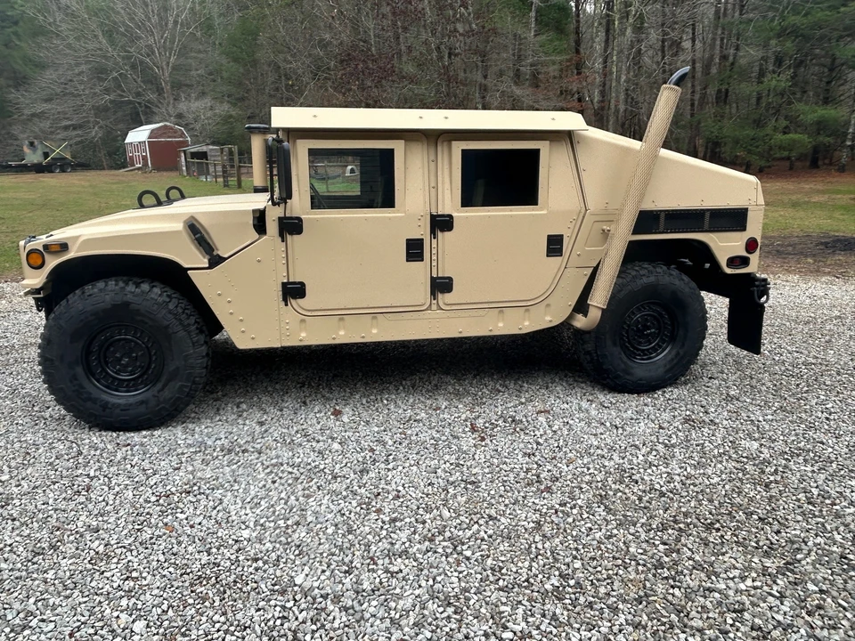 2009 Hummer HMMWV - Image 11 of 31