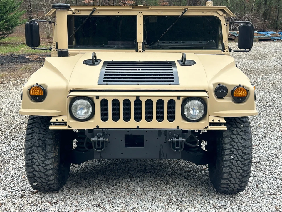 2009 Hummer HMMWV - Image 3 of 31