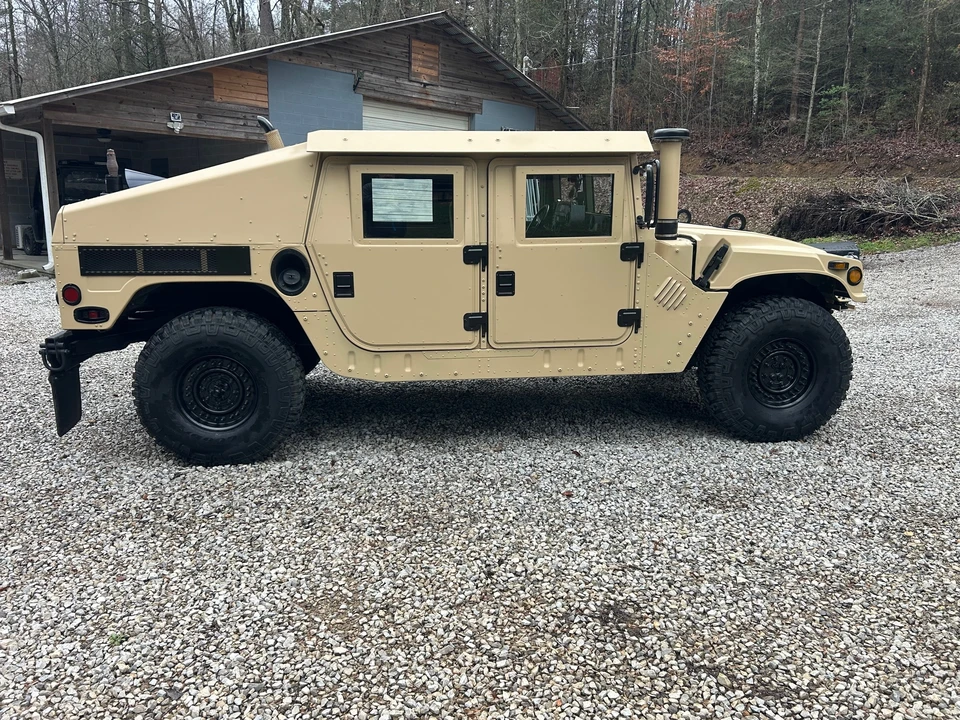 2009 Hummer HMMWV - Image 5 of 31