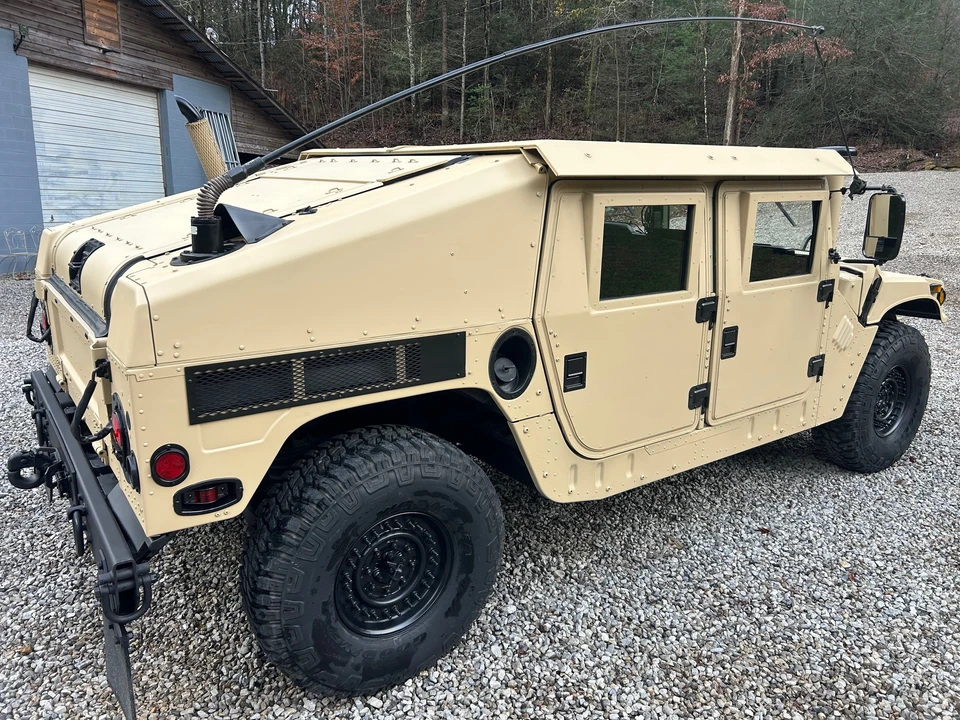 2009 Hummer HMMWV - Image 6 of 31