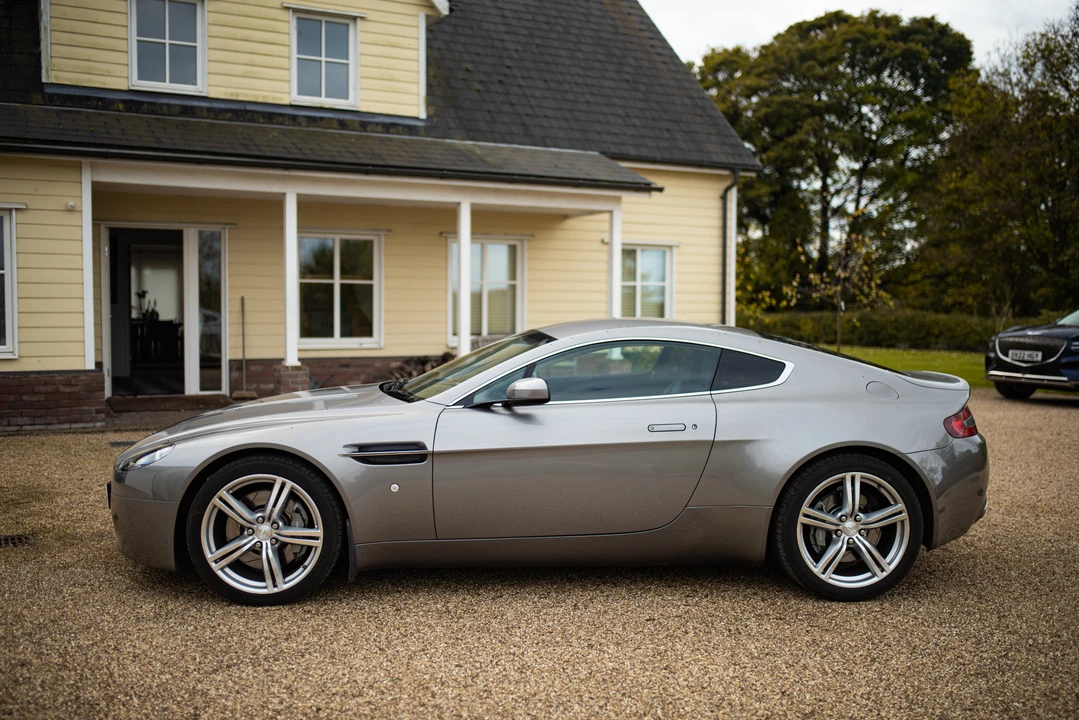 2009 Aston Martin V8 Vantage (2006-2017) - Image 9 of 31