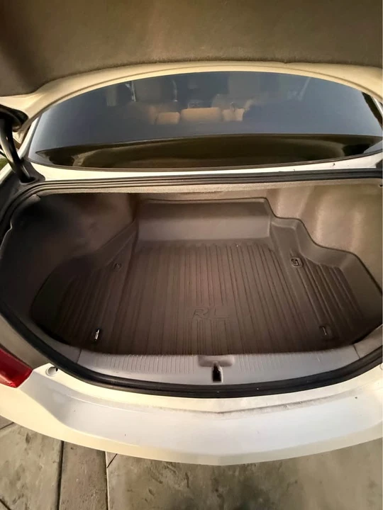 2009 Acura RL 2nd Gen - Image 16 of 17