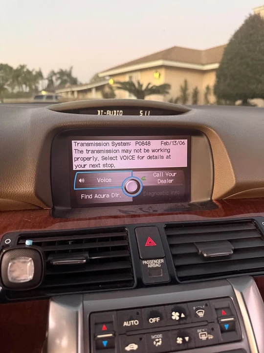 2009 Acura RL 2nd Gen - Image 11 of 17