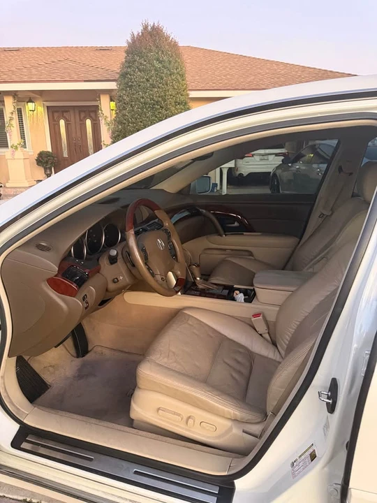 2009 Acura RL 2nd Gen - Image 5 of 17