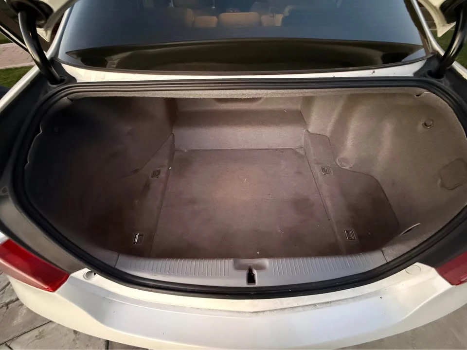 2009 Acura RL 2nd Gen - Image 8 of 17