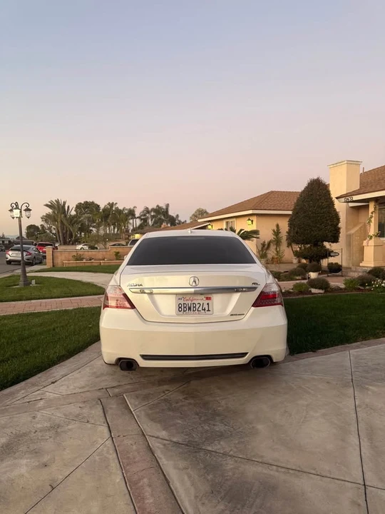 2009 Acura RL 2nd Gen - Image 4 of 17