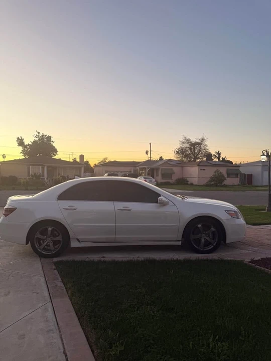 2009 Acura RL 2nd Gen - Image 3 of 17