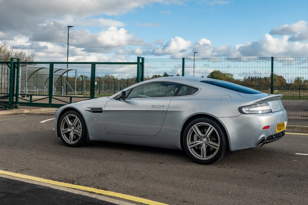 2009 Aston Martin V8 Vantage (2006-2017) - Image 15 of 30