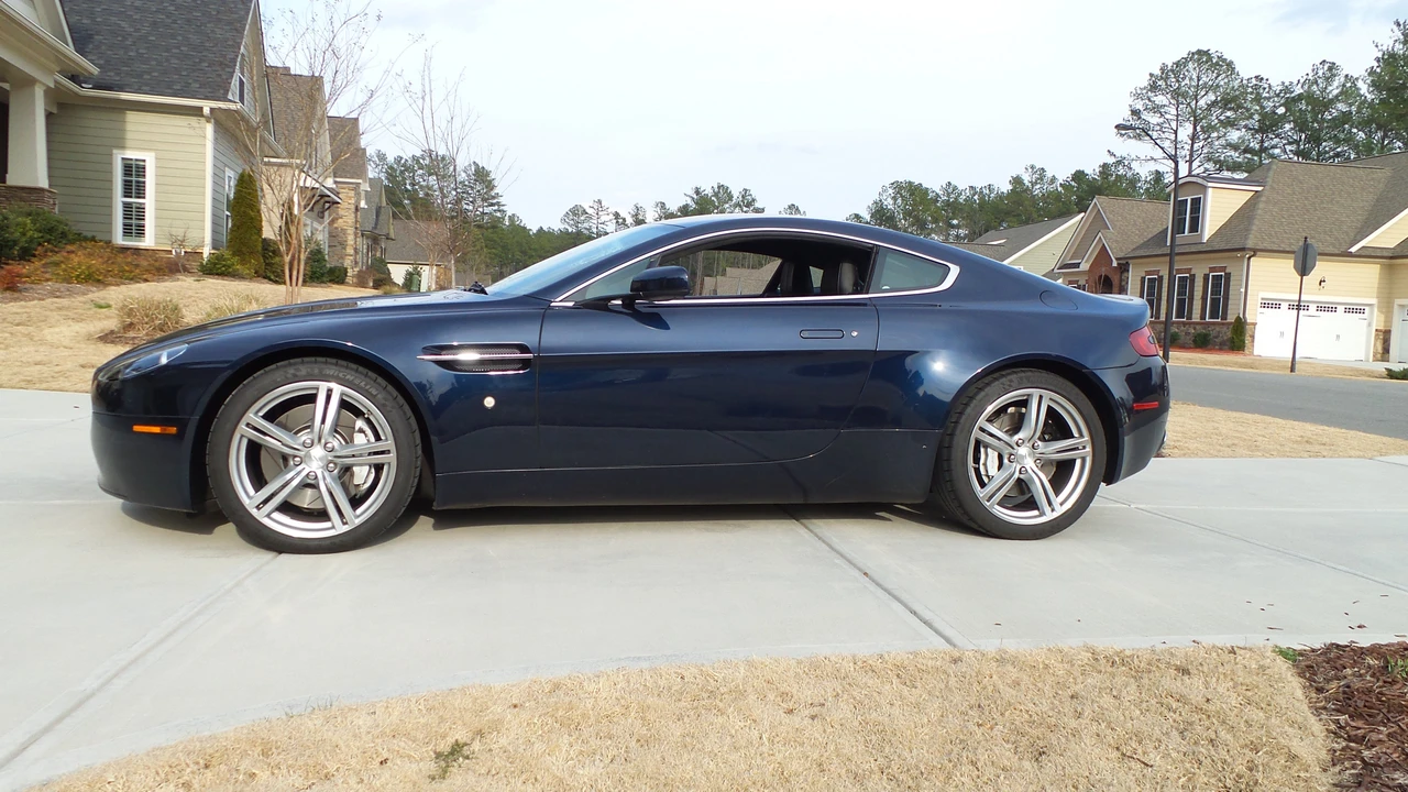 2009 Aston Martin V8 Vantage (2006-2017) - Image 2 of 5
