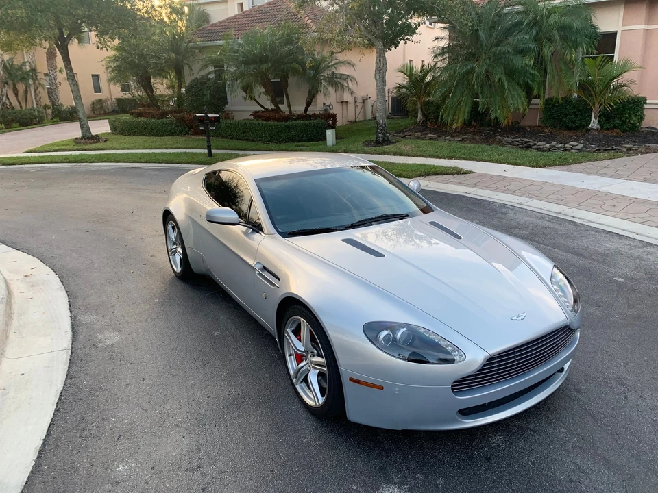 2009 Aston Martin Vantage - Image 2 of 31