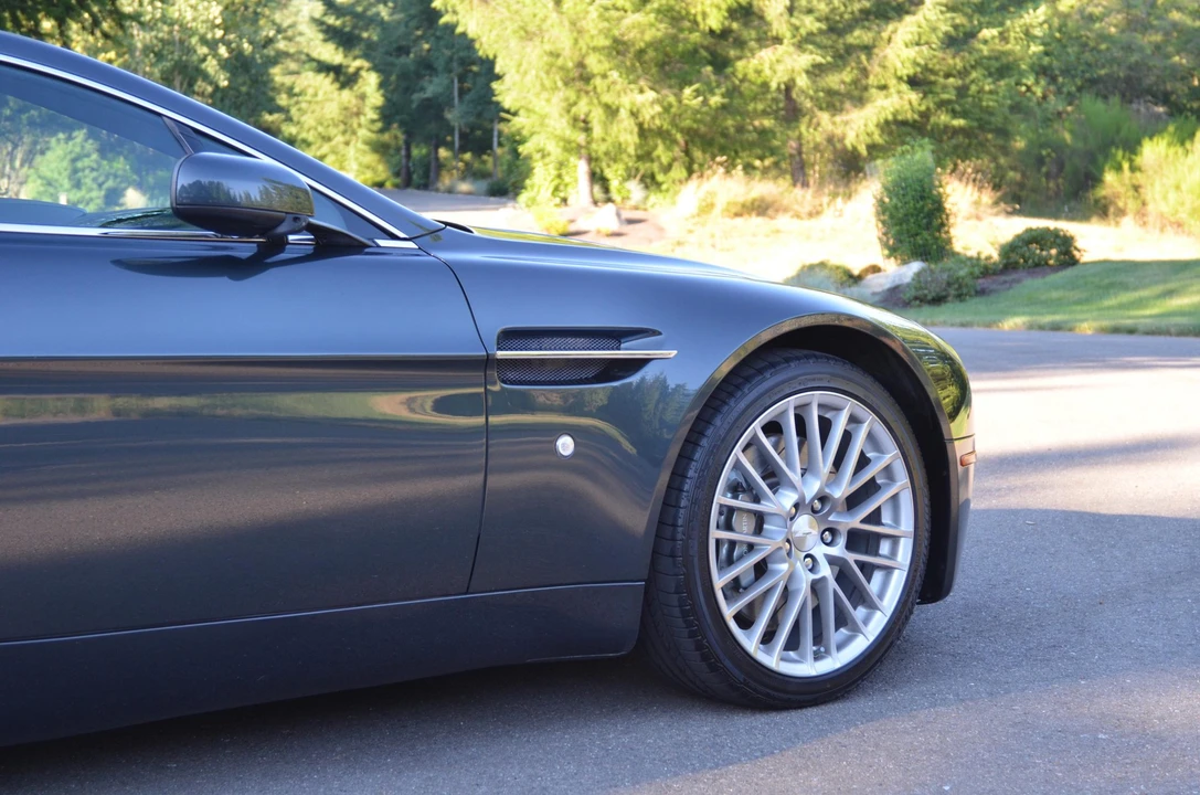 2009 Aston Martin V8 Vantage (2006-2017) - Image 27 of 31