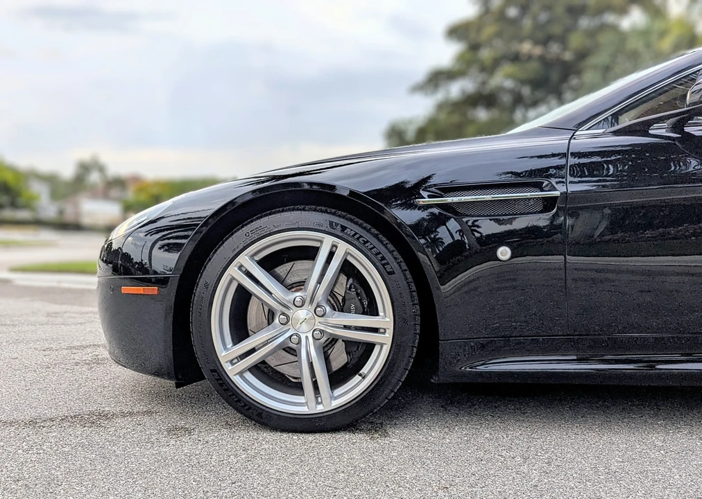 2009 Aston Martin V8 Vantage (2006-2017) - Image 26 of 31