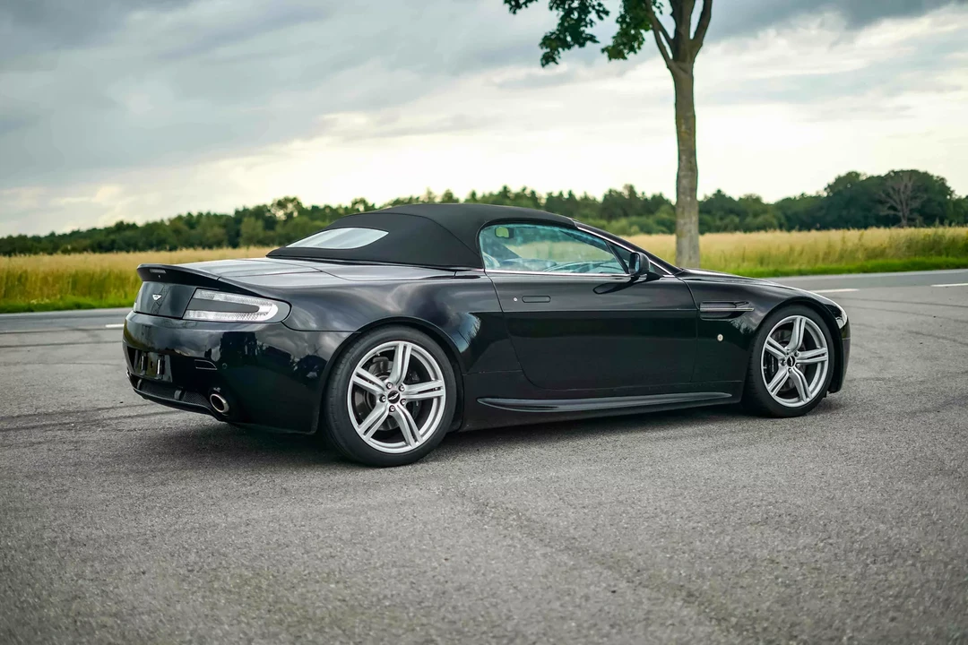2009 Aston Martin V8 Vantage (2006-2017) - Image 17 of 31