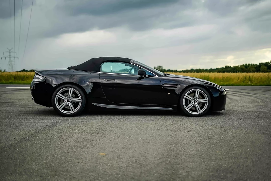 2009 Aston Martin V8 Vantage (2006-2017) - Image 9 of 31