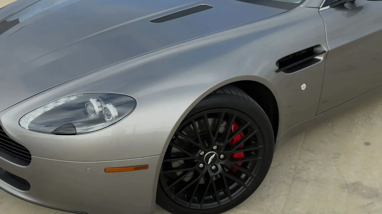 2009 Aston Martin Vantage - Image 16 of 31
