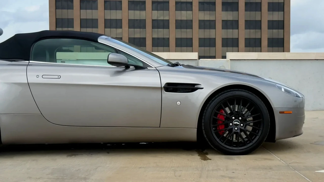 2009 Aston Martin Vantage - Image 18 of 31