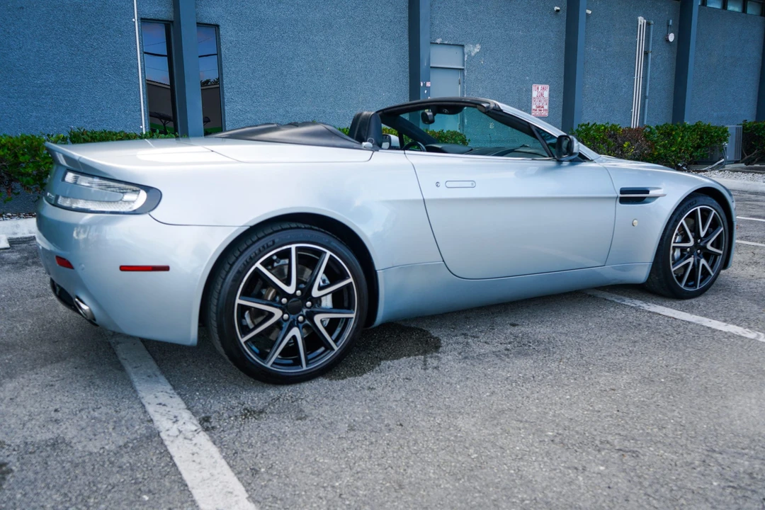 2009 Aston Martin V8 Vantage (2006-2017) - Image 17 of 31