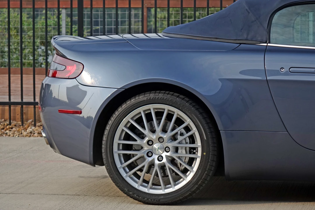 2009 Aston Martin V8 Vantage (2006-2017) - Image 26 of 31