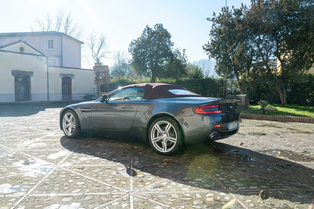 2009 Aston Martin V8 Vantage (2006-2017) - Image 14 of 21