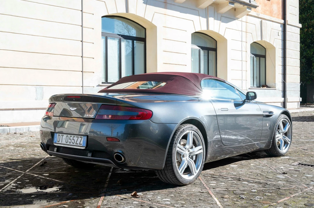 2009 Aston Martin V8 Vantage (2006-2017) - Image 17 of 21