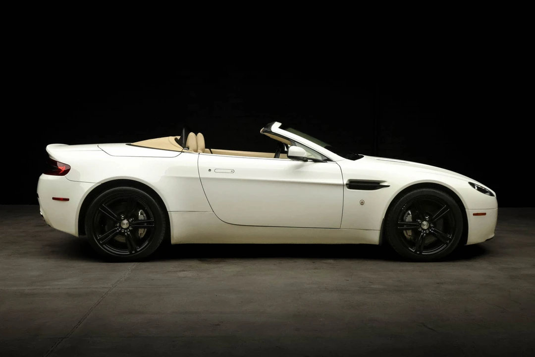 2009 Aston Martin V8 Vantage (2006-2017) - Image 30 of 31